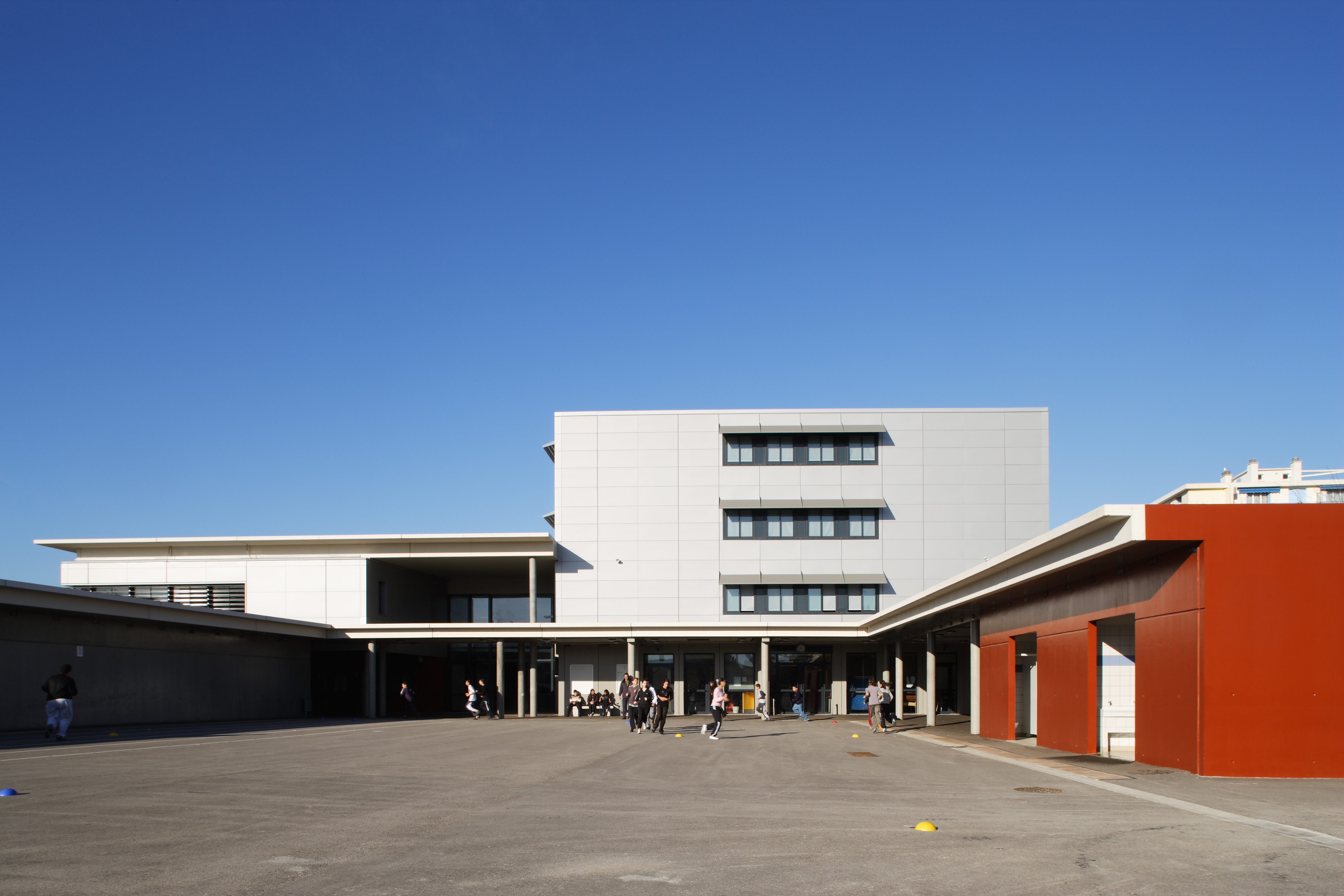 Cours de récré du Collège Paul Eluard