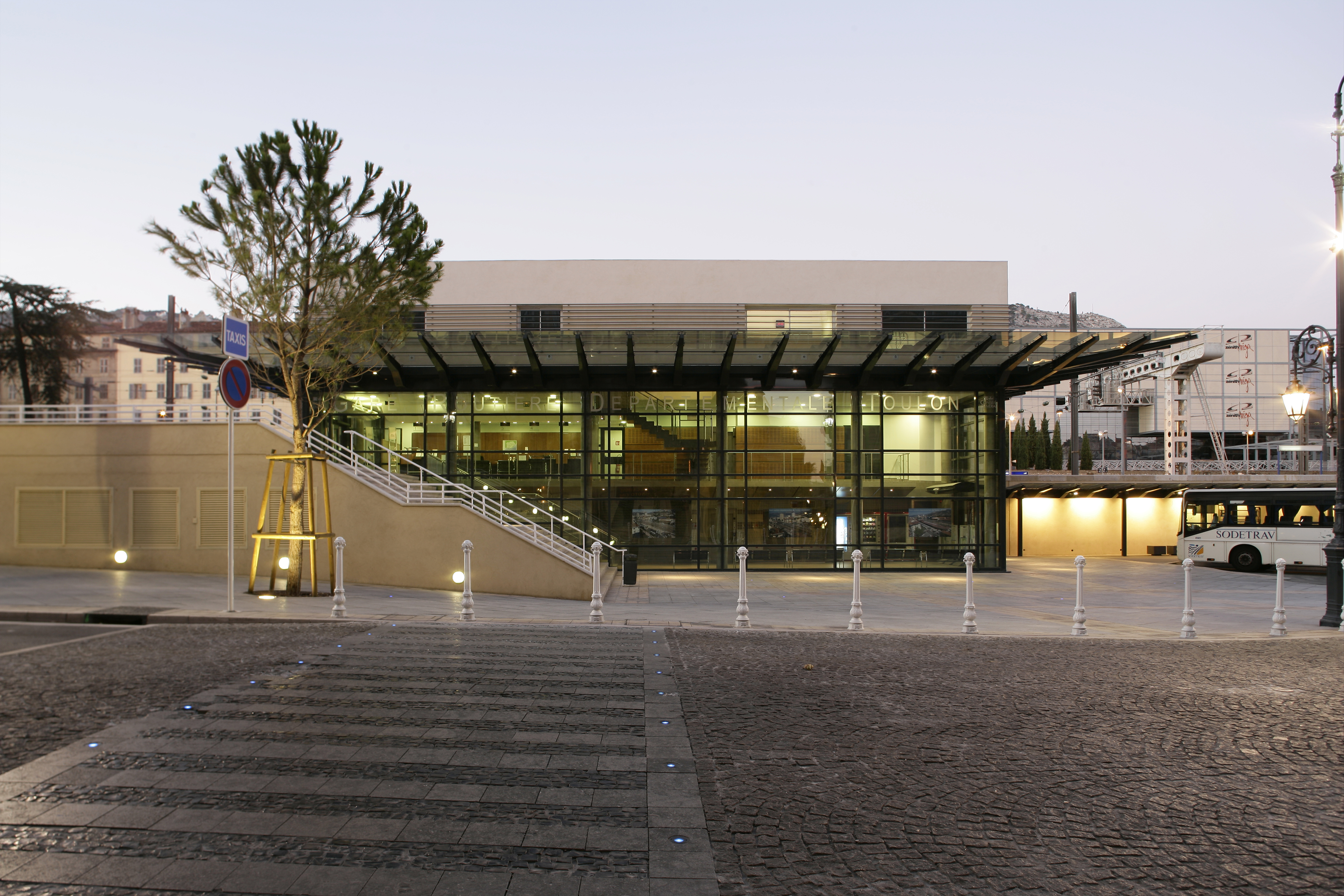 Extérieur gare routière de Toulon par AAPL architecte DPLG VAR