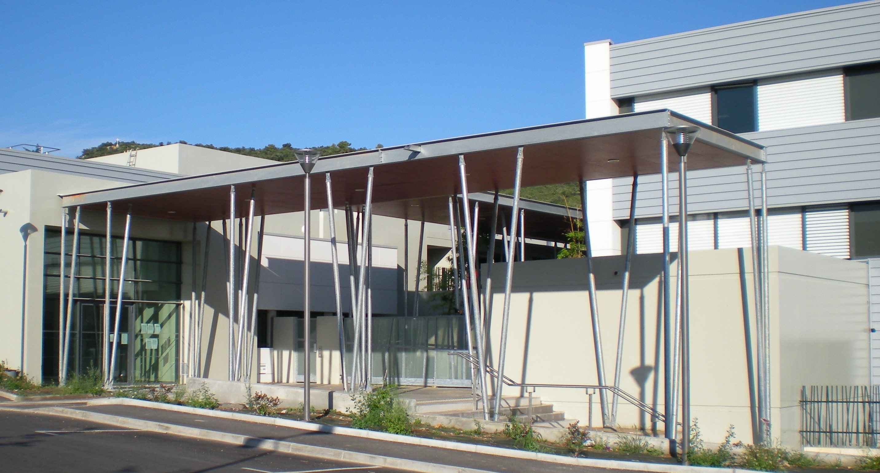 Préau Collège Saint Maximin par AAPL Architecte DPLG VAR