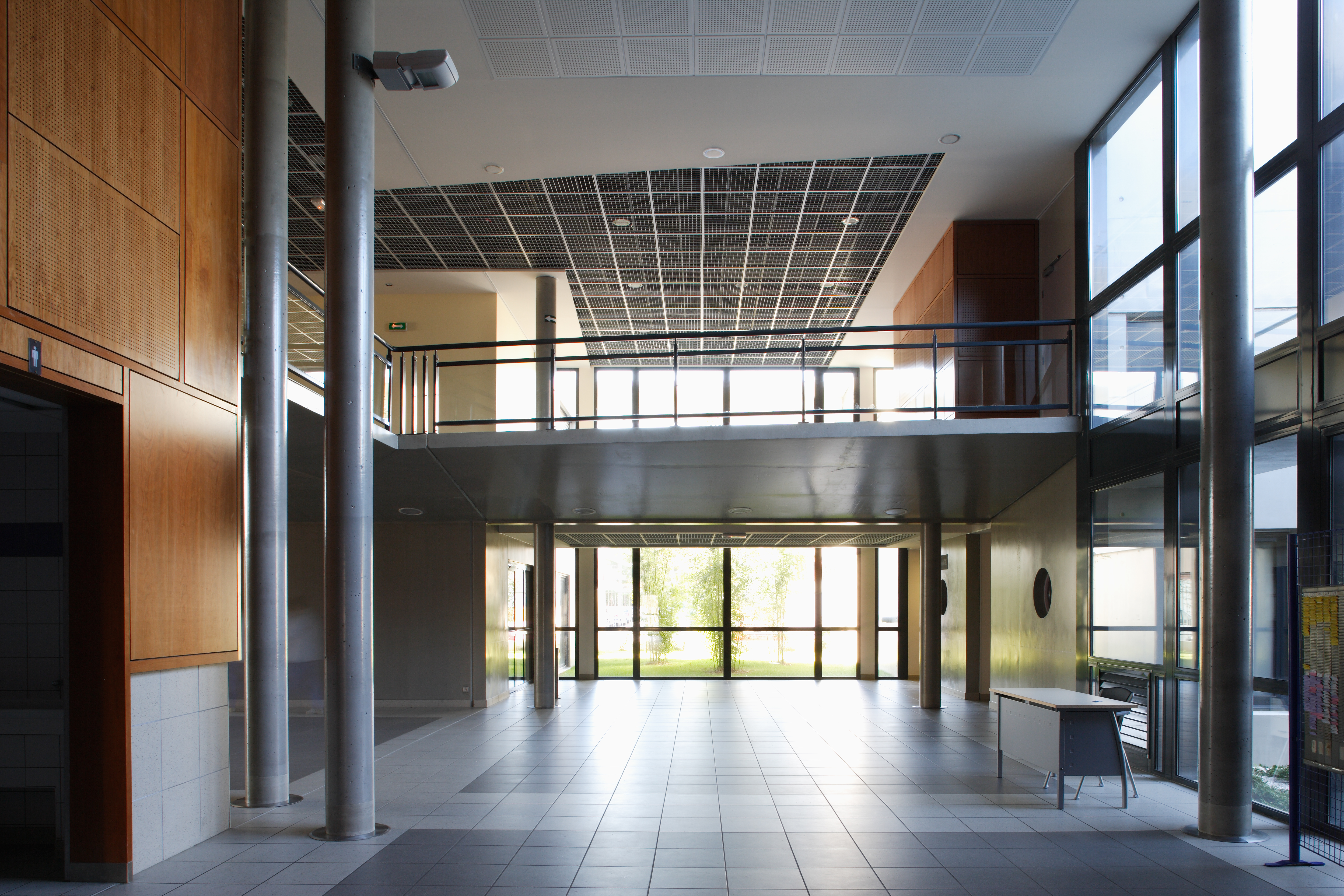 Intérieur Collège Paul Eluard par AAPL architecte DPLG VAR