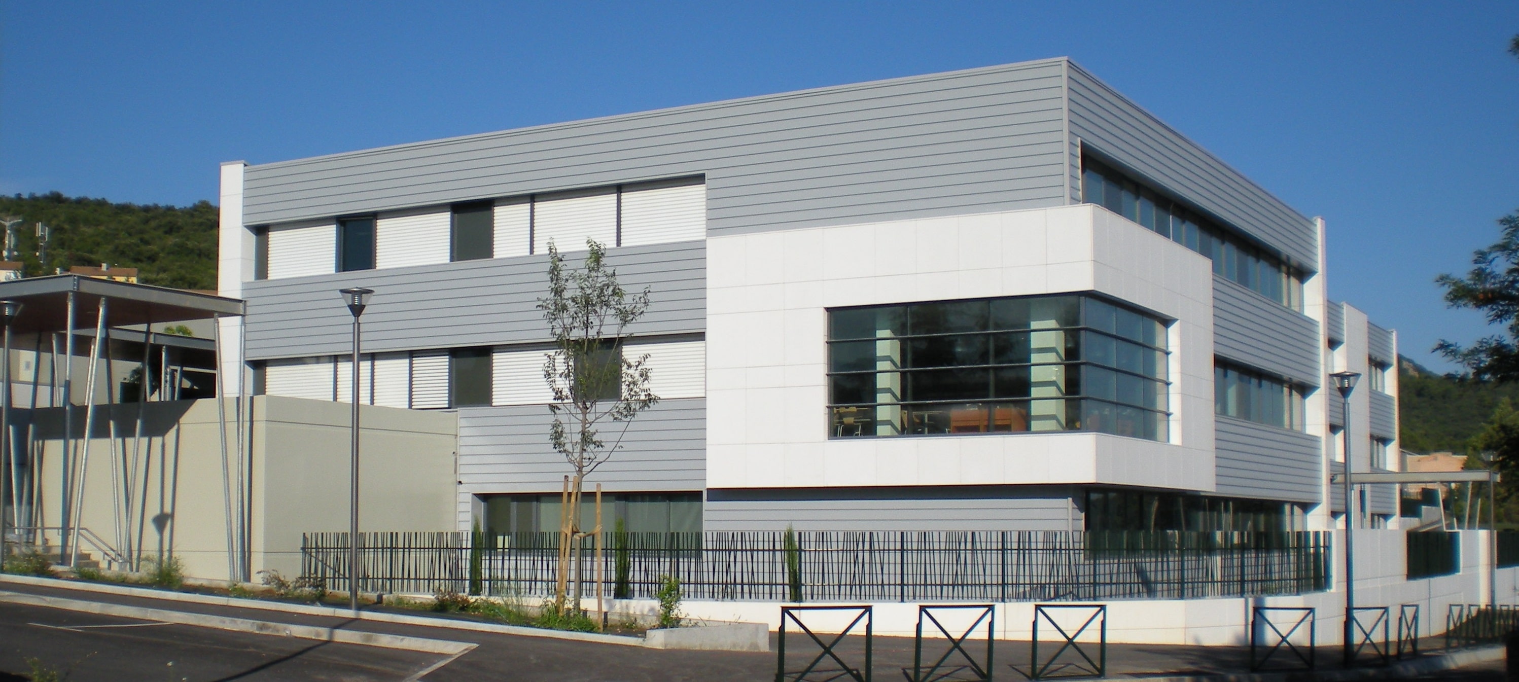 Vue extérieur Collége Saint Maximin par AAPL Architecte DPLG VAR