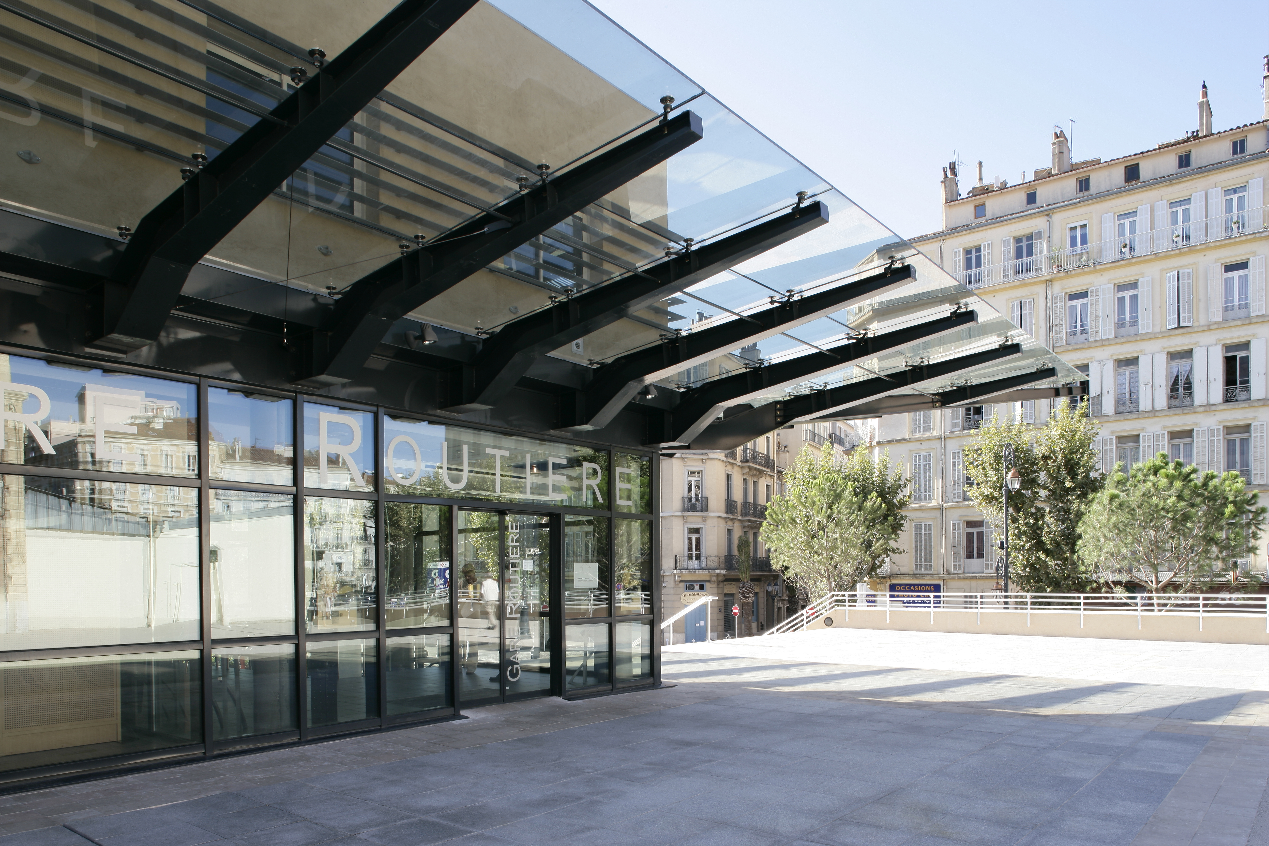 Entrée de la gare routière de Toulon par AAPL architecte DPLG dans le VAR