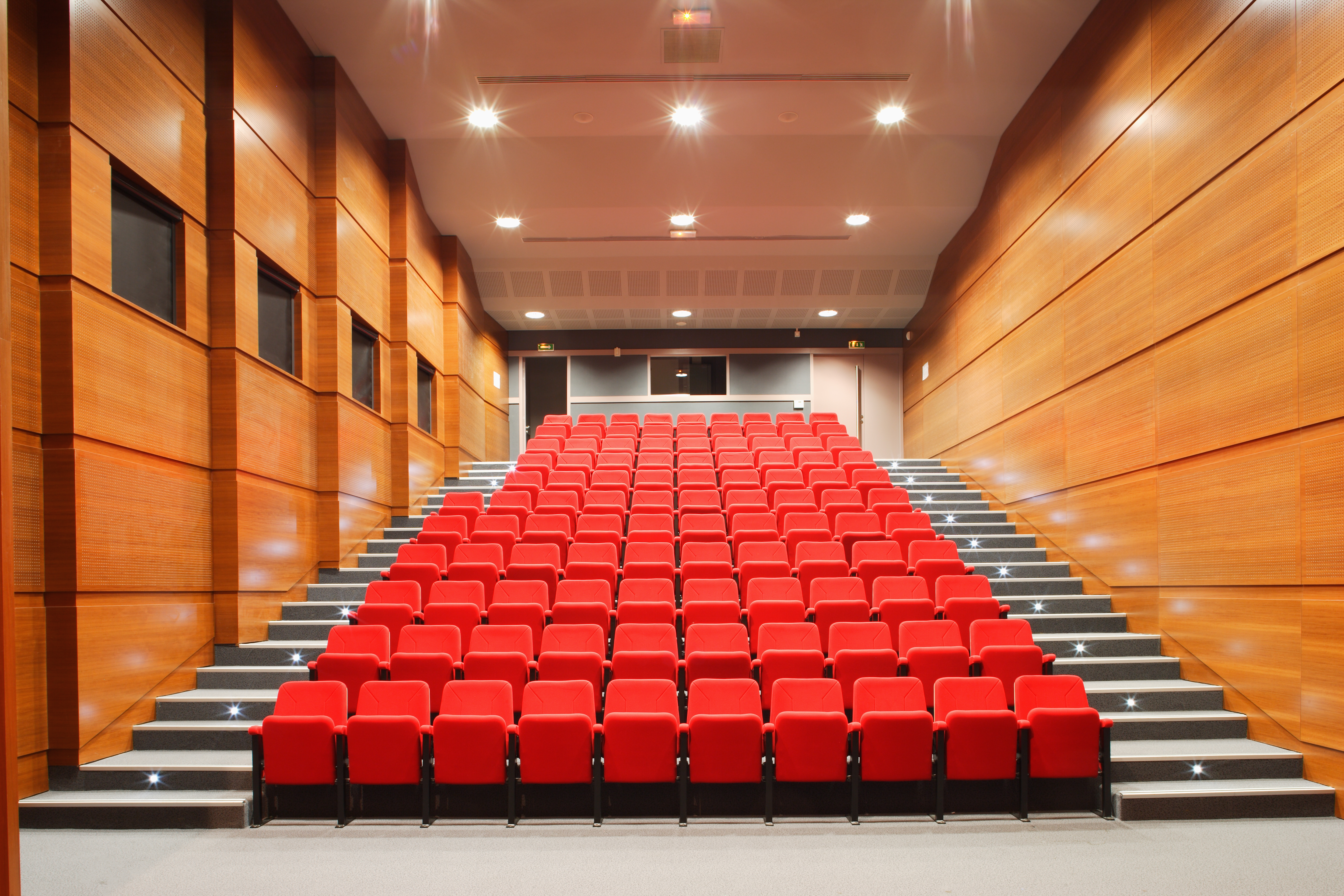 Salle de cinéma - Collège Paul Eluard par AAPL architecte DPLG dans le VAR