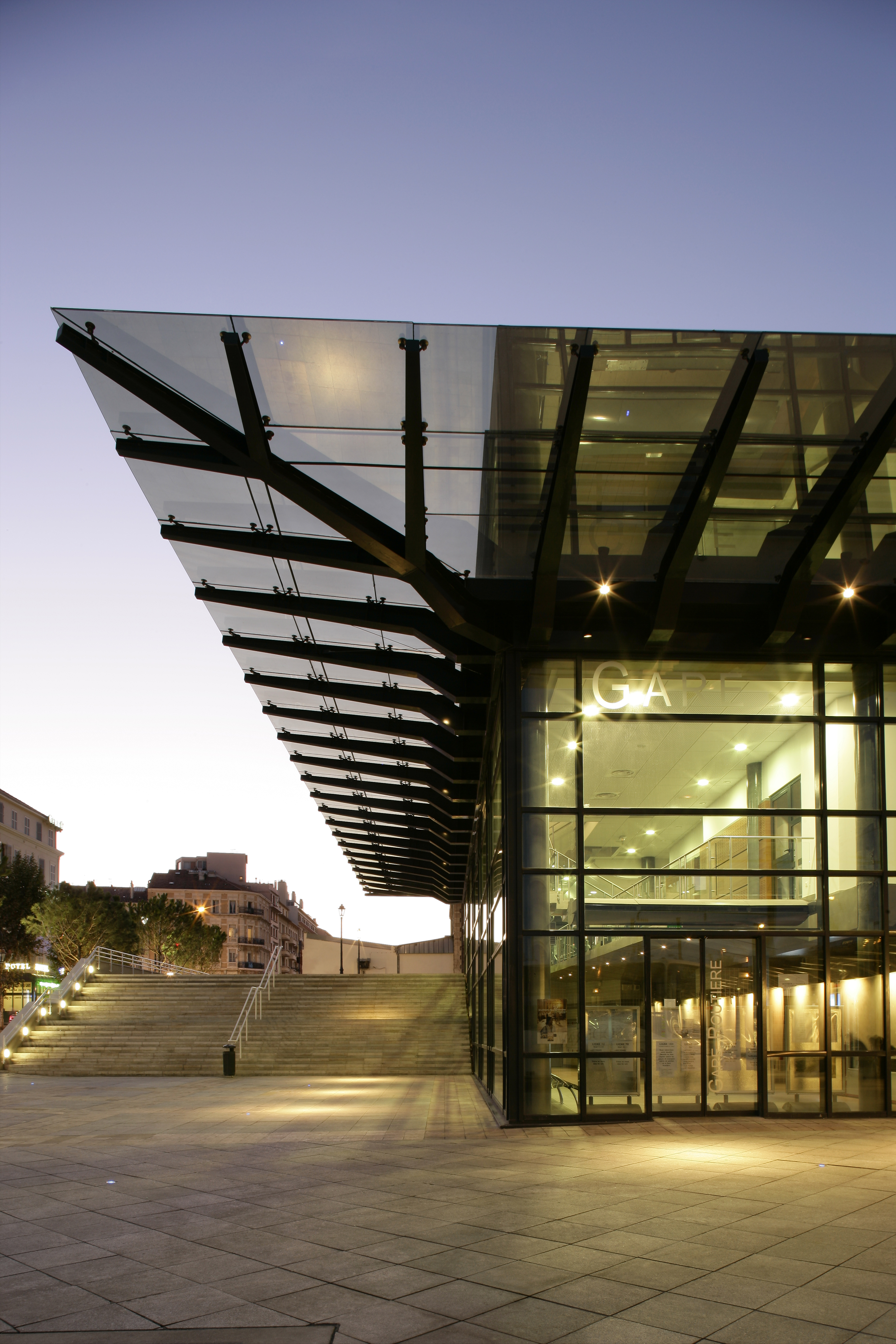 Extérieur de la gare routière de toulon par AAPL architecte DPLG dans le VAR