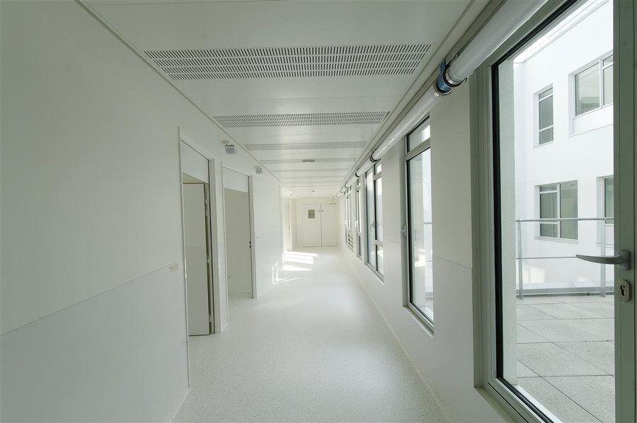 Couloir Hopital Sainte Musse par AAPL architecte d'intérieur dans le VAR