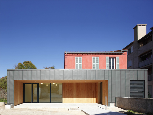 Extension salle communale moderne à Sollies-Pont