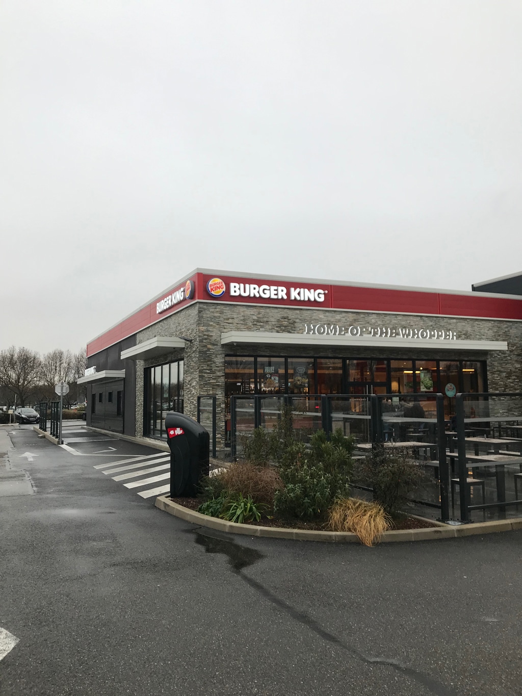 BURGER KING réalisé par AAPL architecte DPLG VAR à AVIGNON