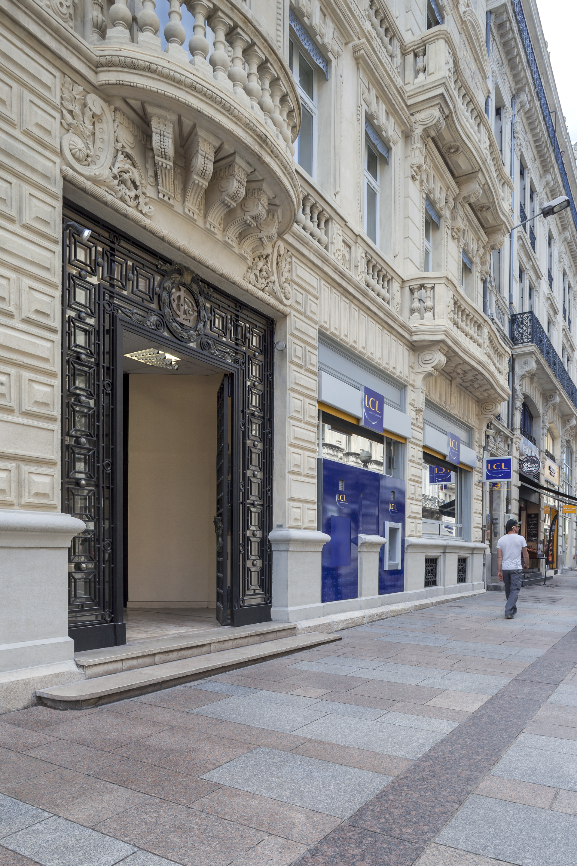 Entrée de la banque LCL par AAPL architecte DPLG dans le VAR