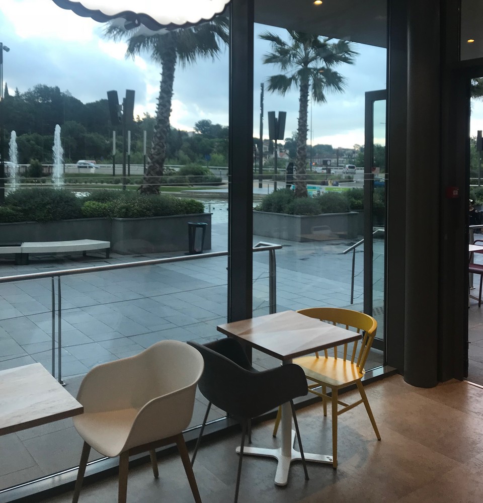 Intérieur HÄAGEN DAZS CAGNES SUR MER par AAPL architecte DPLG VAR