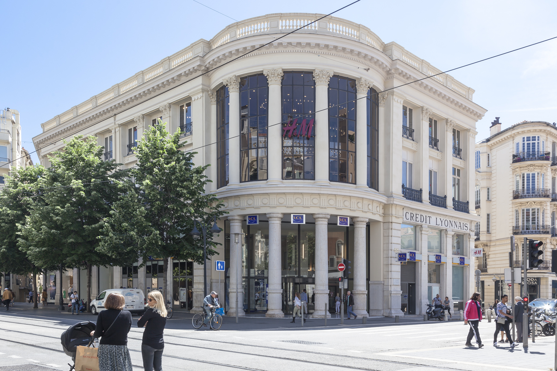 Extérieur de la banque LCL par AAPL architectes DPLG VAR